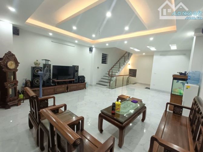 CỰC HIẾM, BÁN NHÀ VIỆT HƯNG, 51M, 5 TÂNG, GARA, THÔNG, 3 THOÁNG - 3