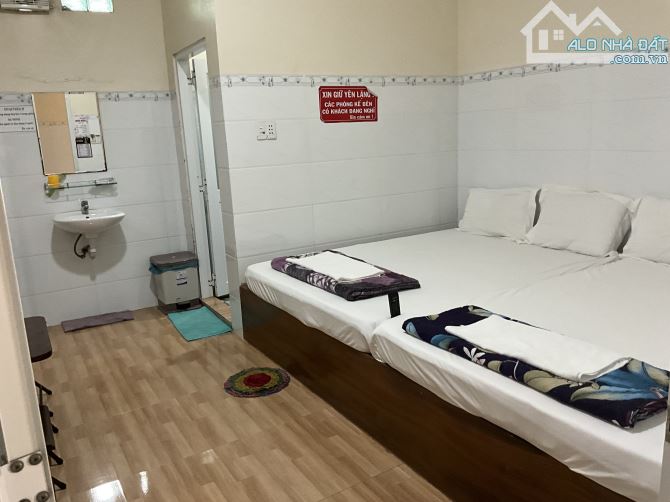 Bán nhà nghỉ 11 x 37 nguyễn thái học phường 3 chỉ có 7 tỷ 500