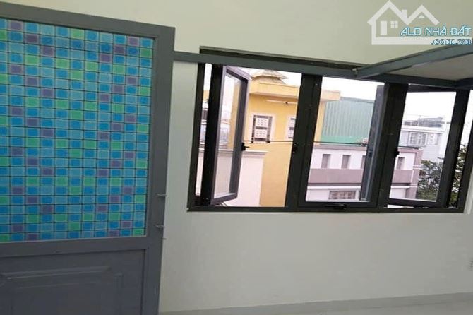 Bán gấp ở ngay, nhà 4 tầng, Q.3, hẻm xe hơi tránh nhau,Trường Sa, Sát mặt tiền ! - 3