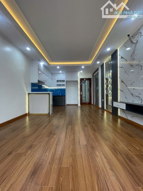 Bán nhà 6 tầng thang máy , gara ô tô , trung tâm Thanh trì - 3