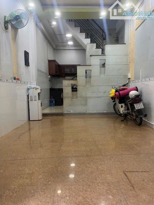 BÁN NHÀ CAO XUÂN DỤC - QUẬN 8 - 3 TẦNG - 4PN - HIỆN HỮU - NHỈNH 4 TỶ . - 3