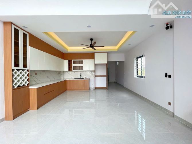 Nhà Phố 2 Mặt Tiền Giá Tốt Giáp Hóc Môn - 3
