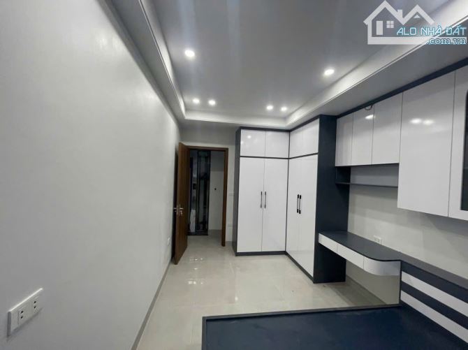 Siêu hiếm! Nhà Chùa Láng Đống Đa thang máy mới tinh ngõ to sát phố 7 tầng 35m2 ở, cho thuê - 4