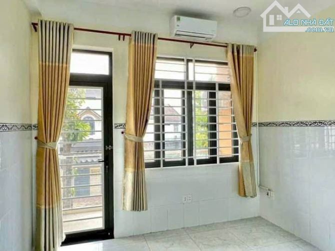Cho thuê nhà KDC Hiệp Thành 3: 6 x21 . 1 trệt 2 lầu, có 5 phòng, 6 máy lạnh, lô góc - 4