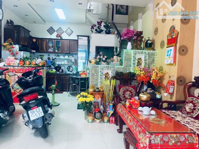 NHÀ TÔN ĐẢN Q4 - HẺM ÔTÔ - 4 LẦU ĐÚC- 42m2, 5x8m- GIÁ 6 TỶ NHỈNH - 4