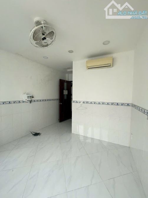 Cần Tiền Trả Ngân Hàng bán gấp nhà 7PN cạnh Lý Thái Tổ Q.10 5tầng  210m2 hơn 4tỷ còn TL - 4