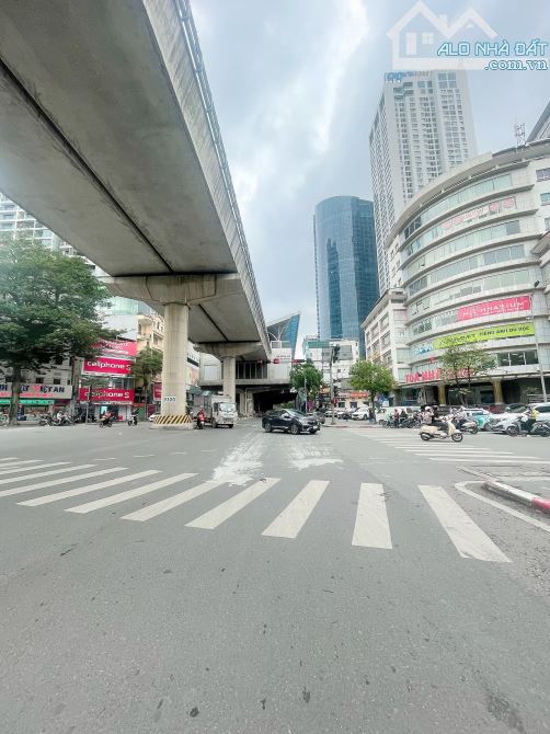 Bán nhà mặt phố Cầu Giấy, 45m2, nhà mới, full nội thất, vỉa hè trước sau, hơn 30 tỷ. - 4