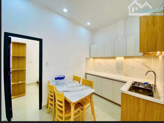 Nhà ngay trường tiểu học lê hoàn thống nhất gò vấp giá 4,68 tỷ - 4