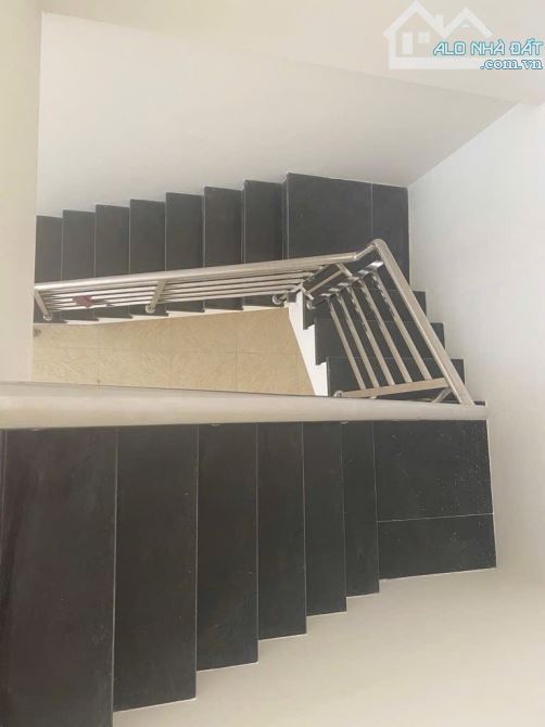 Bán chân đế 94m 2 tầng sổ lâu dài kinh doanh tốt toà lotus 190 Sài Đồng  giá 5,5 tỷ - 4