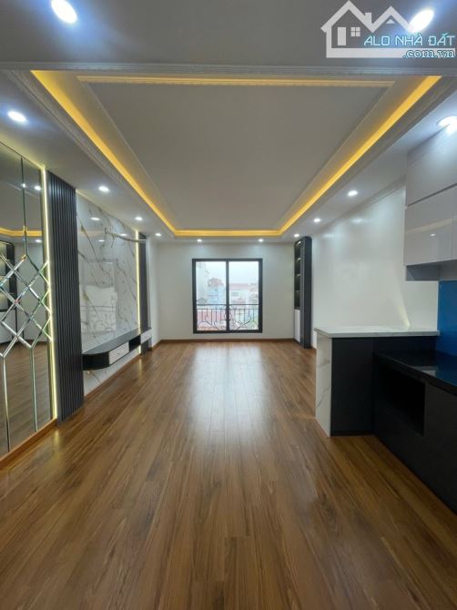Bán nhà 6 tầng thang máy , gara ô tô , trung tâm Thanh trì - 4