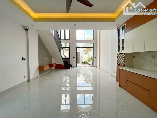 Nhà Phố 2 Mặt Tiền Giá Tốt Giáp Hóc Môn - 4