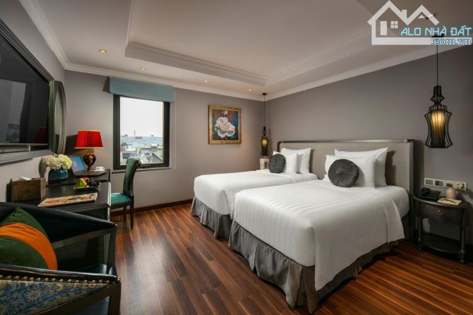 Bán khách sạn đẹp Hàng Bông - 150m tới Hồ Gươm - DT 200m2 x 13T x MT 8m x Giá 190 tỷ