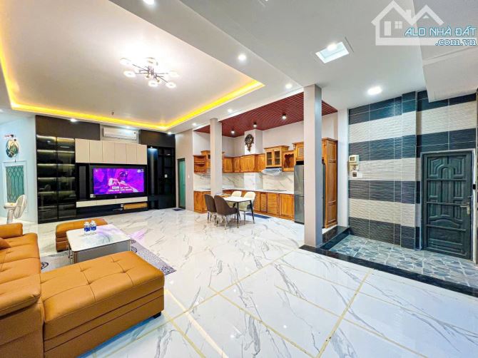 Chủ gửi. Nhà 2 lầu mặt tiền Bờ Kè Mạc Thiên Tích, TP. Cần Thơ. Cách chợ Xuân Khánh 100m - 5