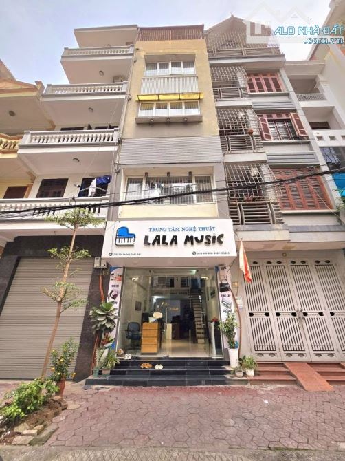 Hoàng Quốc Việt phân lô 5 tầng vỉa hè rộng, ô tô đỗ ngày đêm - 5