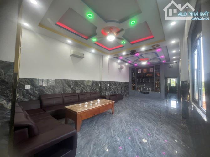 Nhà Mặt tiền buôn Bán Sổ hồng hoàn công 250m2  Đất Dt743 Vincom 550 dĩ an - 5