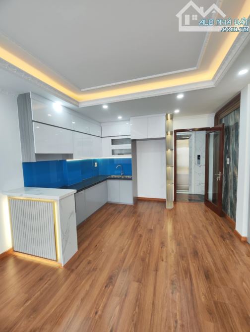 Bán nhà 6 tầng thang máy , gara ô tô , trung tâm Thanh trì - 5
