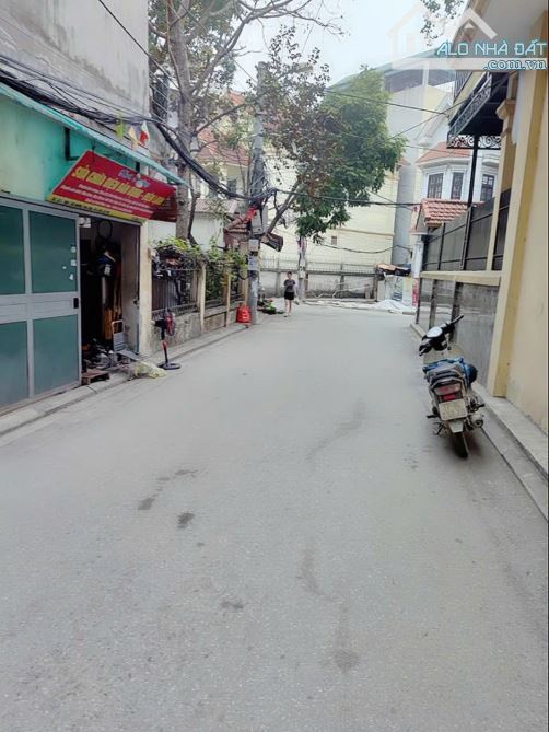 Hiếm nhà Phúc Lợi 100m - 5 tầng - Dòng tiền 300tr/năm - lô góc vỉa hè 2m- 20tỷ - 5