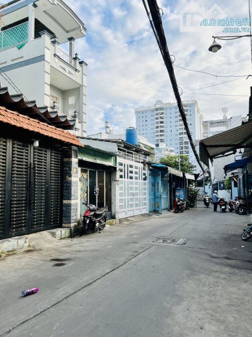 🏡(Q.TÂN PHÚ) GẦN MẶT TIỀN NGUYỄN SƠN - SIÊU THỊ GO 44M2 - 3 TẦNG - NHỈNH 4 TỶ 🚗 - 5