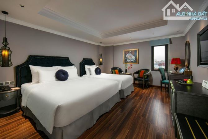 Bán khách sạn đẹp Hàng Bông - 150m tới Hồ Gươm - DT 200m2 x 13T x MT 8m x Giá 190 tỷ