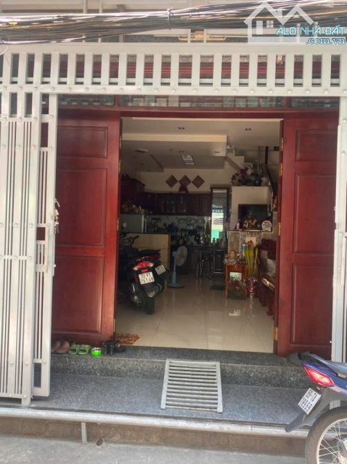 NHÀ TÔN ĐẢN Q4 - HẺM ÔTÔ - 4 LẦU ĐÚC- 42m2, 5x8m- GIÁ 6 TỶ NHỈNH - 6