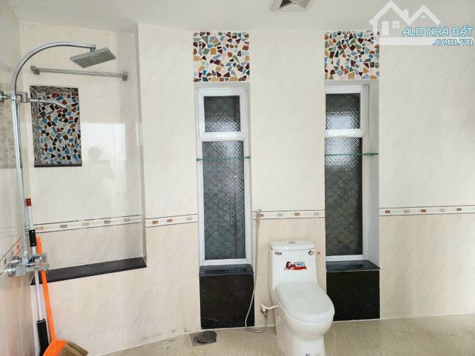 NHÀ 1 TRỆT 2 LẦU MẶT TIỀN ĐƯỜNG 30/4 P TRUNG DŨNG - 6