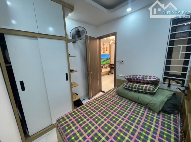 BÁN CĂN HỘ CCMN PHỐ GIẢI PHÓNG - CHỈ 15m RA PHỐ - HƠN TỶ  - Toà nhà mới xây đc 2 năm, tầng - 6