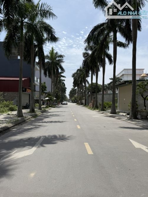 Hiếm nhà Phúc Lợi 100m - 5 tầng - Dòng tiền 300tr/năm - lô góc vỉa hè 2m- 20tỷ - 6