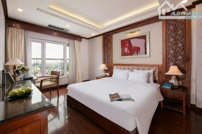 Khách sạn phố cổ, mặt phố Nguyễn Trường Tộ, 14 tầng, 48 phòng, sổ đỏ 1 chủ, quận Ba Đình - 7