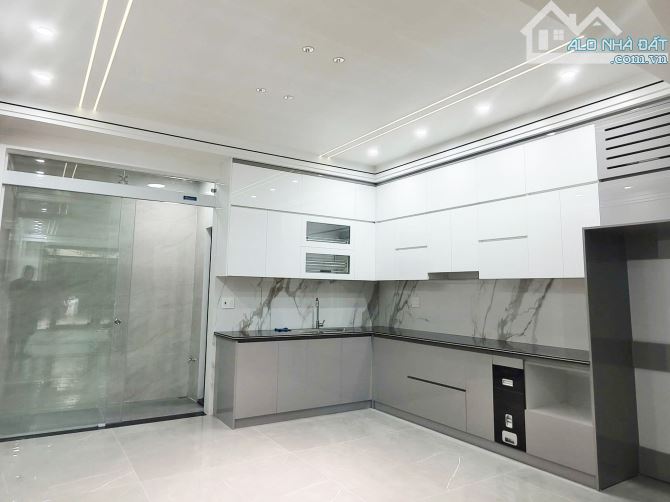 Nhà đẹp xây mới Tuyến 2 Văn Cao. DT( 5m x 15m = 75m2 ) x 6T Thang Máy - 7