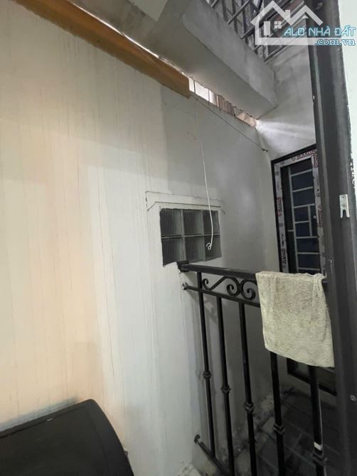 BÁN CĂN HỘ CCMN PHỐ GIẢI PHÓNG - CHỈ 15m RA PHỐ - HƠN TỶ  - Toà nhà mới xây đc 2 năm, tầng - 7