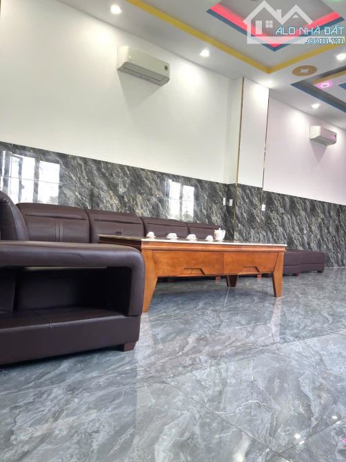 Nhà Mặt tiền buôn Bán Sổ hồng hoàn công 250m2  Đất Dt743 Vincom 550 dĩ an - 7