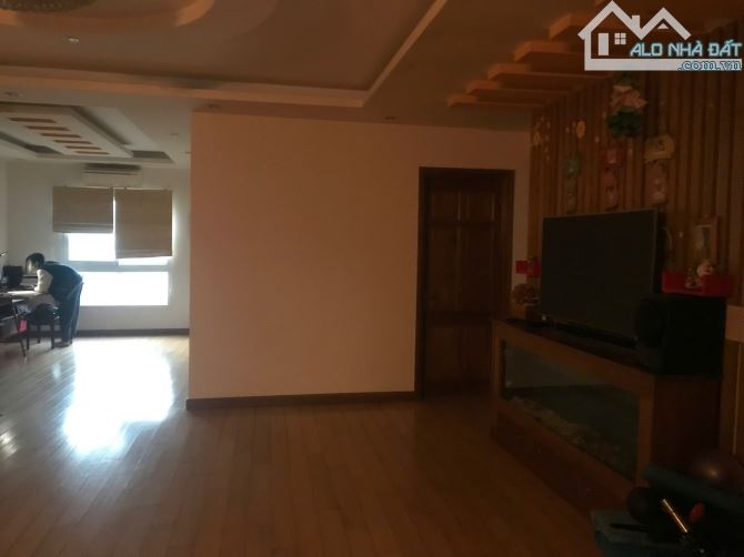 Bán CHCC tòa CT5 Mỹ Đình Sông Đà. DT 132m² gồm 4pn và 2vs, nhà 2 mặt thoáng. Giá 8,35 tỷ. - 8