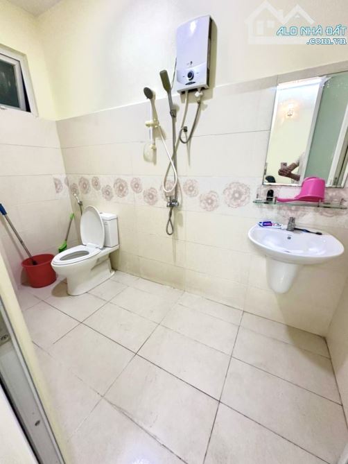 NHÀ RỘNG 134M2 NGANG 5M BỀ THẾ - DÒNG TIỀN ỔN ĐỊNH - VỊ TRÍ VÀNG QUẬN 7 - 8