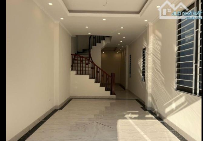 8.9 Tỷ / 5 tầng/ 4.5 Mt/ 67/83 M2. Phố Trạm .Long Biên - 9