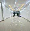 - Bán nhà đường Cầu Giấy, dân xây, sát phố, nội thất xịn sò, 40m2, 10.4 tỷ.
