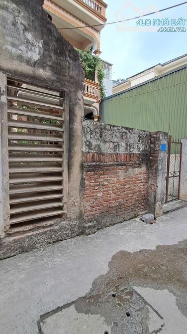 BÁN ĐẤT GIANG BIÊN 42M2, MT 4.2M, LÔ GÓC, NGÕ Ô TÔ THÔNG 4.2 TỶ