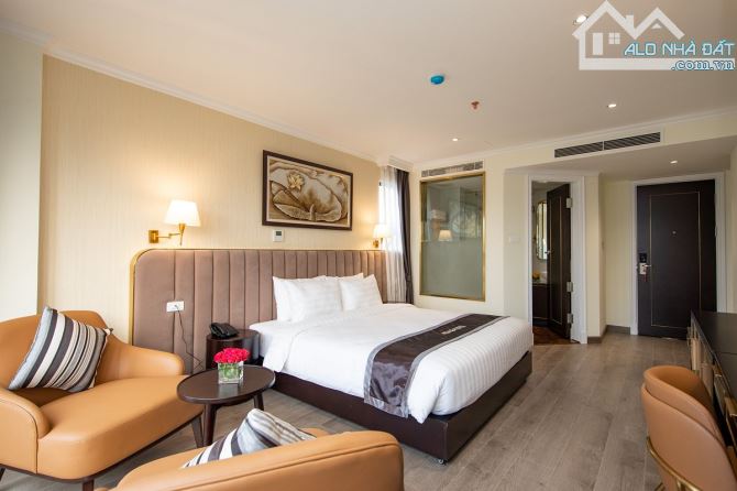 Bán khách sạn 4 sao mặt phố Nhà Thờ: 200m2, 9 tầng, MT 9m. Đầu tư siêu lời: 220 tỷ