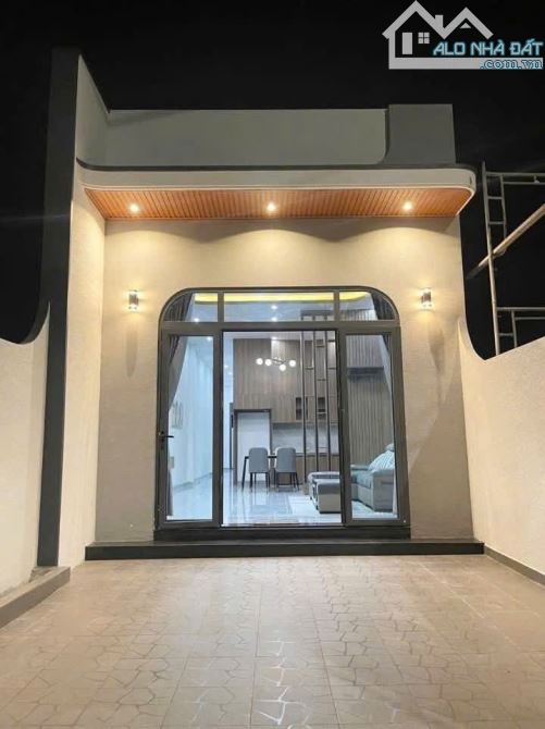 NHÀ CẤP 4 SHR XÂY MỚI KÈM NỘI THẤT CHỈ 400TR NHẬN NHÀ GIÁP PHƯỜNG BỬU LONG