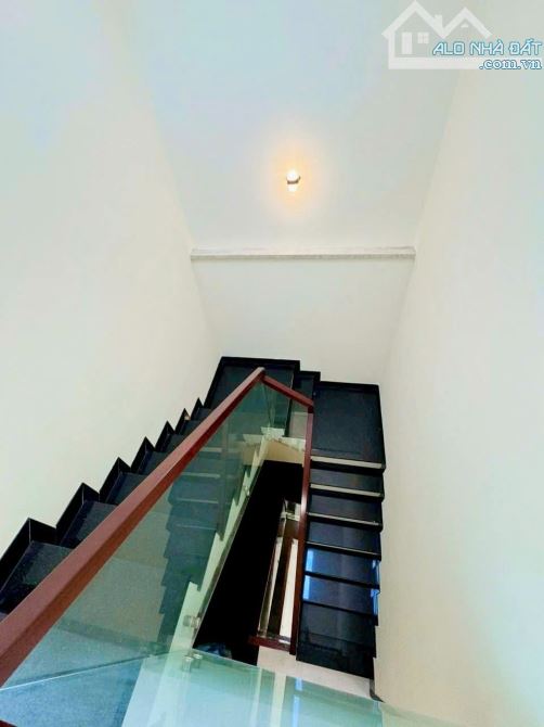 BÁN NHÀ ĐẸP OTO NGỦ NHÀ, THẠNH LỘC Q12, 93M2, 4.4X21, 4 TẦNG, SHR, CHỈ 6.X TỶ