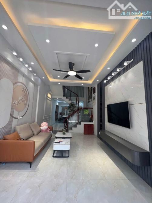 C.H.O T.H.U.Ê nhà khu vực Văn Cao, 45m2, 4 tầng, 4 ngủ full, 10 triệu