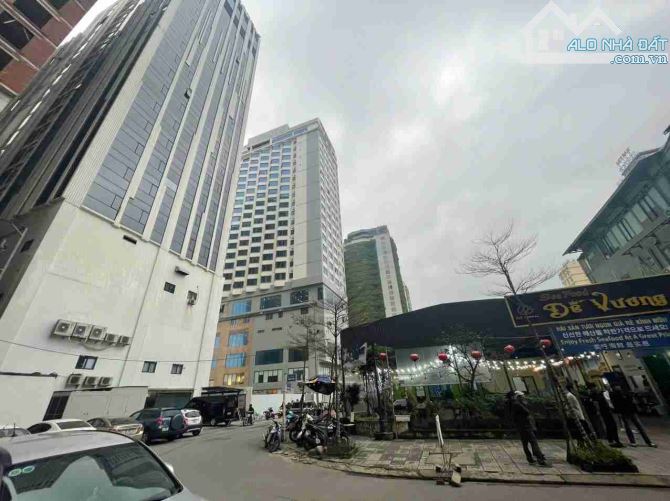 LÔ GÓC 2 MT ĐƯỜNG 10M5 CÁCH BIỂN CHỈ 100M PHỐ TÂY -DT KHỦNG - XUNG QUANH LÀ KHÁCH SẠN