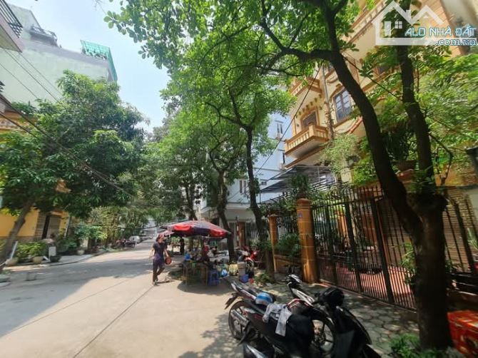BÁN NHÀ PHÂN LÔ PHỐ XÃ ĐÀN ĐỐNG ĐA 200M2, MẶT TIỀN 9M, 61 TỶ.