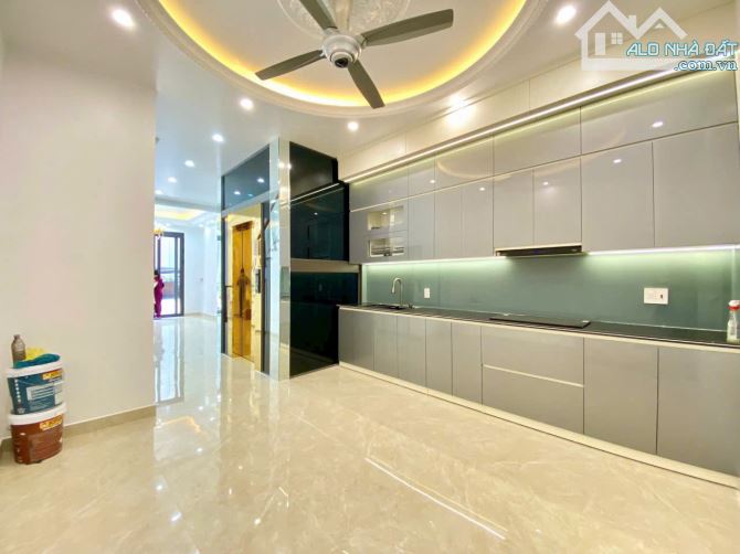Mrs Tâm Bán nhà 5 tầng thang máy ĐẸP TĐC Xi măng Sở Dầu, Hồng Bàng, Hải Phòng. 50m2- 5,9 t