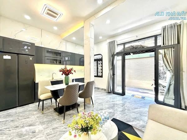 🔥 BÁN GẤP NHÀ CỰC TỐT – HẺM XE HƠI – HOA HỒNG – 4.2 x 10 – 1 TRỆT 1 LẦU – 3PN