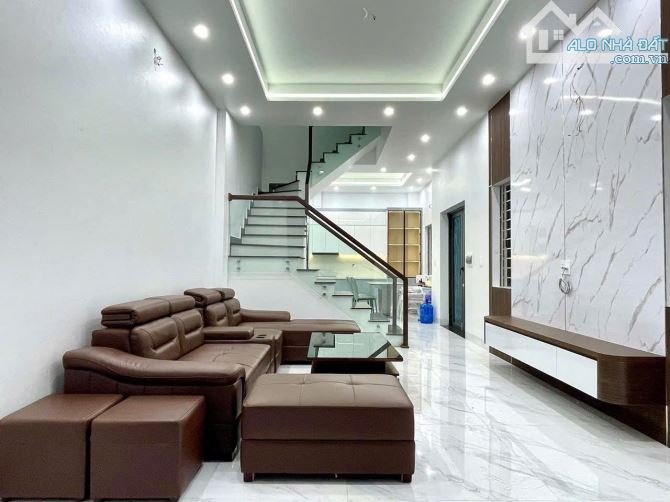 CẦN BÁN CĂN NHÀ NGÕ  TO  2 MẶT TIỀN NGÕ  NGÔ QUYỀN -TP HẢI DƯƠNG