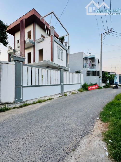 DT 101,4m thổ cư 60m (5 x 20) 2 mặt tiền đường nhựa Phú Hoà Thủ Dầu Một BD giá 2,69 tỷ