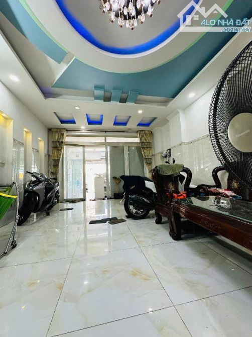 BÁN NHÀ MẶT TIỀN TRUNG TÂM TÂN BÌNH . 133M 5 TẦNG NGANG 5M.ĐANG CÓ DÒNG TIỀN ỔN ĐỊNH .17 T