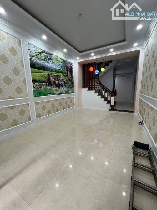 Cho thuê nhà lô 22 Lê Hồng Phong dt 60m2, 5 tầng thang máy, 6 ngủ sẵn điều hoà nóng lạnh