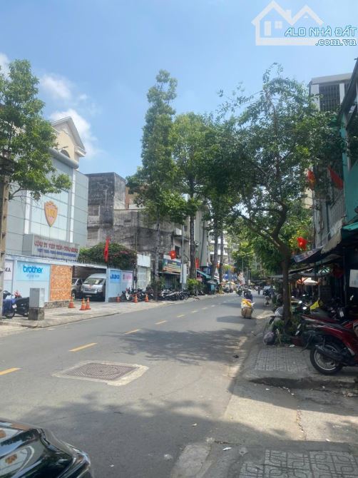 *NHÀ MỚI ĐẸP- HẺM 4MH- SÁT MẶT TIỀN CAO ĐẠT-TRẦN BÌNH TRỌNG 3TẦNG, VÀO Ở NGAY