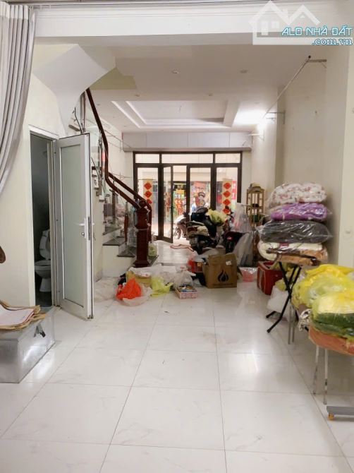 BÁN NHÀ MẶT NGÕ KIM GIANG, NGÕ THÔNG Ô TÔ QUA NHÀ, KINH DOANH ĐỈNH, SỔ VUÔNG VẮN